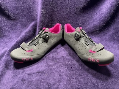 Zapatos de ciclismo de carretera Fizik R5 Tempo Overcurve - negros y rosas, talla 41 euros, 10,5 EE. UU. Foto 1 de 4
