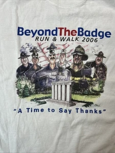 Camiseta De Colección Para Hombre Talla Mediana Beyond The Badge Bomberos Departamento de Policía Blanca - Imagen 1 de 11