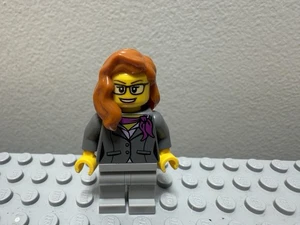 LEGO Minifigure Female Dark Bluish Jacket CTY0419 - Picture 1 of 2