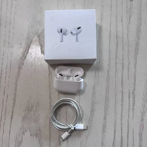 Apple AirPods Pro (1. Gen) A2084 A2083 mit Ladekabel getestet funktioniert gebraucht - Bild 1 von 4
