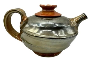 "Tetera Studio Art Pottery Metallic Lustre Marrón Rojo Plata Tapa Mango 5""" - Imagen 1 de 8