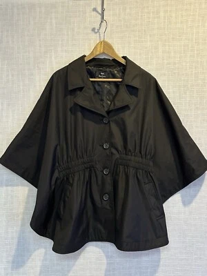 Abrigo Dennis Basso Cintura Capa Chal Negro Manga Elástica Mujer Talla Mediana Usado en Excelente Condición Foto 1 de 4