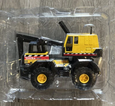 NEW Tonka Hasbro Maisto International CRANE Item # 762914 VINTAGE 2001 NIB - Image 1 of 2