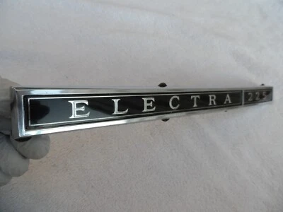 1963 BUICK ELECTRA 225 REAR QUARTER FENDER EMBLEM PLATE MINT ORIGINAL GM PART - image 1 of 4