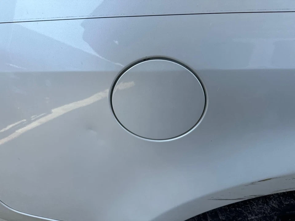 Fuel Tank Filler Gas Door CADILLAC SRX 04 05 06 07 08 09 Foto 1 de 1