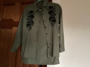 Ladies Quiz Green Blouses with black floral detail size 6 and size 8 - Picture 1 of 2