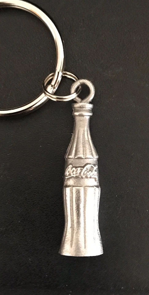 Винтажная оловянная бутылка Coca Cola Coke газированная вода поп серебристый металлический брелок S - Изображение 1 из 1