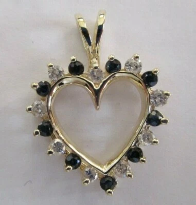 Colgante de corazón de diamantes y zafiros de oro de 14 quilates de 1,10 quilates valor de 3,0 gramos = $3.950 Foto 1 de 4
