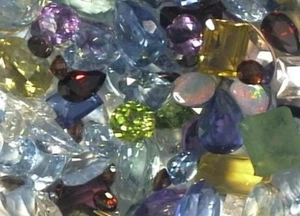 56 CARATS OF MIXED CHIPPED + ABRAIDED GEMSTONES - Picture 1 of 2