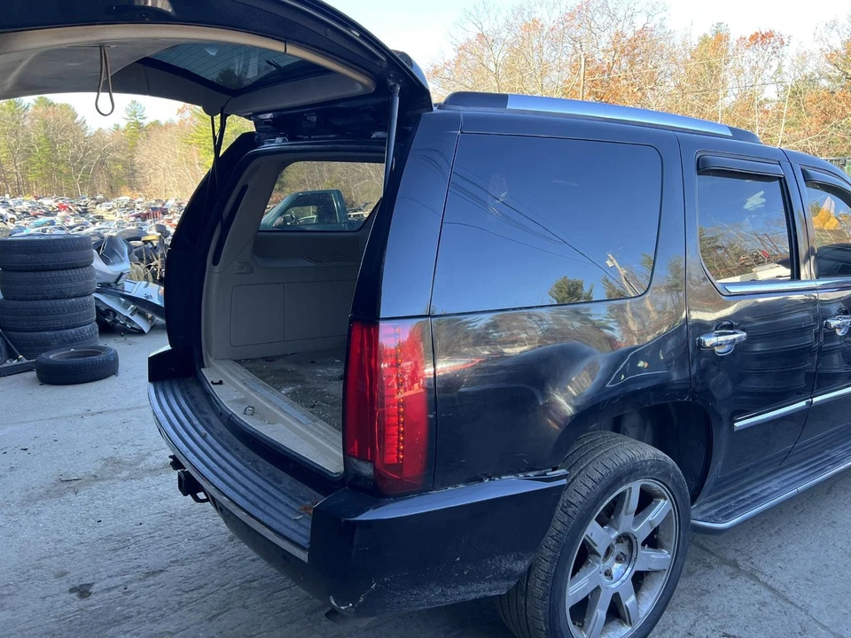 Четверть стекла/окна Cadillac Escalade справа 07 08 09 - Изображение 1 из 1