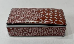 Tiffany & Co. 33/4" x 2" x 11/4" caja de porcelana roja y blanca con tapa - Imagen 1 de 3