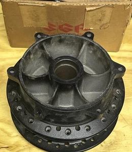 Buje de rueda trasera nuevo para Suzuki 1976-78 RM250/1976-77 RM370 #64100-41810 - Imagen 1 de 4