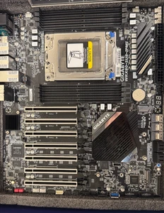 Gigabyte AMD WRX80 Motherboard SU8-IPMI - Picture 1 of 3