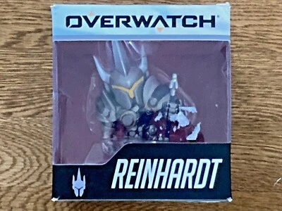Boneco de vinil Overwatch Reinhardt fofo mas mortal médio Blizzard novo na caixa - Imagem 1 de 4