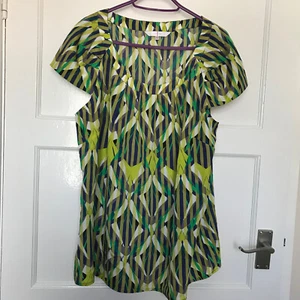 Jasper Conran Green Blouse Size 16 Top Short Sleeve Round Neck Satin Geometric - Picture 1 of 7
