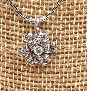 Avon Silver Tone Dainty Flower Rhinestone Pendant Necklace 16" Fashion Jewelry - Picture 1 of 10