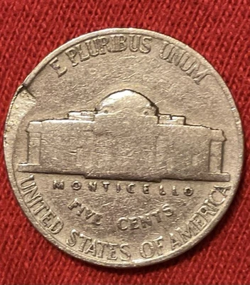 Jefferson Nickel  error  five cent error 1939  die break chip  - Image 1 of 2
