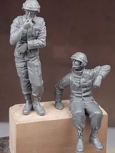 Kit Modelo Resina Figuras Tripulación Tanque OTAN 1/35 2 Soldados Sin Montar - Imagen 1 de 4