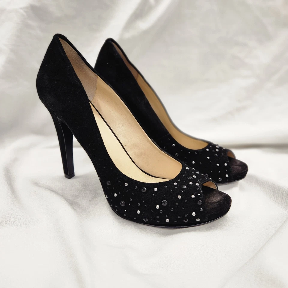 Zapatos de salón Nine West Evao Peep Toe para mujer 9,5 M de gamuza negros con joyas Foto 1 de 4