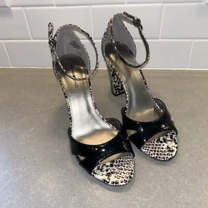 Bandolino Women's Isbieal Heel NWOB Black and White Snake Size 8.5M - Picture 1 of 7