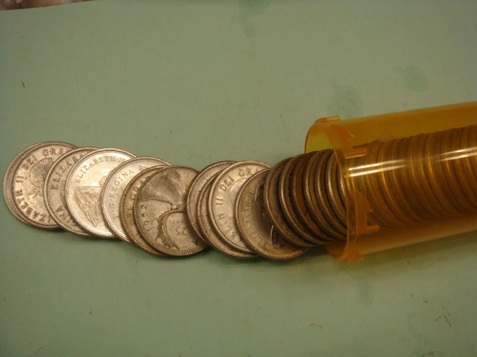 Un cuarto canadiense de plata seleccionado al azar Below Spot One (1) Foto 1 de 1