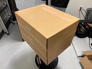 Ubiquiti Networks UniFi Switch PRO 24 PoE Switch **1 UNIT*** - Photo 1/3
