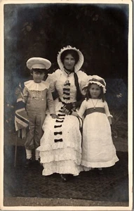 PORTRAIT OF A PATRIOTIC ENGLISH FAMILY - Picture 1 of 3