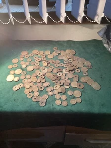 Joblot Vintage / Antique British Gaming Tokens Rarer Tokens 950grams - Picture 1 of 19