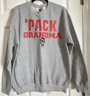 NC State Wolfpack Pack Abuela Sudadera Gris Adulto Mediano Gildan Foto 1 de 4