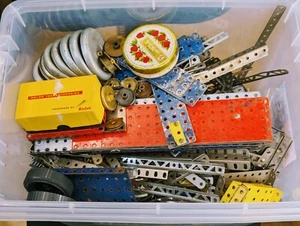 RESALE SHOP - LARGE LOT of VTG AC Gilbert Erector Set Parts - preowned - Picture 1 of 1