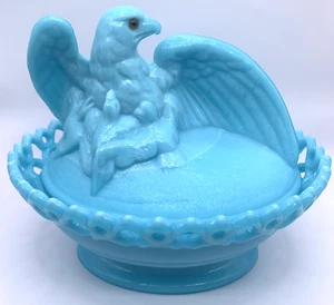 WESTMORELAND EAGLE'S NEST AND CHICKS COVERED BLUE DISH VTG - Picture 1 of 11
