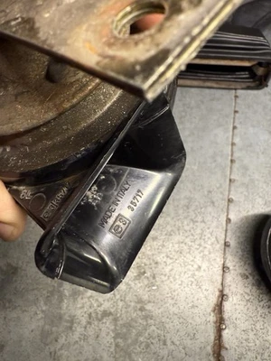 Juego de bocinas de hierro Fiam 84-91 BMW E30 325I Foto 1 de 3