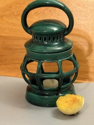 Linterna de cerámica vintage Gare Inc. 1974 verde bosque pintada a mano de 9" con candelabro Foto 1 de 4
