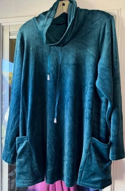 #2222 Susan Graver Weekend Regular PLUSHKNIT Funnel- Neck Tunic M - Image 1 of 1