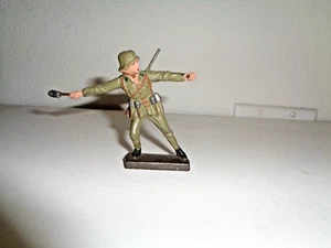 Lineol 7.5cm Hungarian Soldier Throwing a Grenade Elastolin - Picture 1 of 3