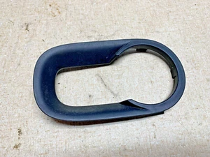 07 08 09 10 11 12 NISSAN VERSA RIGHT INTERIOR DOOR HANDLE TRIM BEZEL - Picture 1 of 2