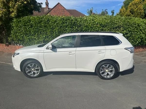 2015 Mitsubishi Outlander 2.0h 12kWh GX4h CVT 4WD Euro 5 (s/s) 5dr SUV Hybrid - Picture 1 of 16