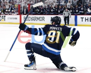 Foto de hockey Cole Perfetti 2025 Playoffs Juego Siete Gol Winnipeg Jets 8x10 NHL - Imagen 1 de 1