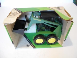 Vintage 1977 Ertl 1:16th Scale John Deere 125 Skid-Steer Loader, #569, Used - Picture 1 of 15