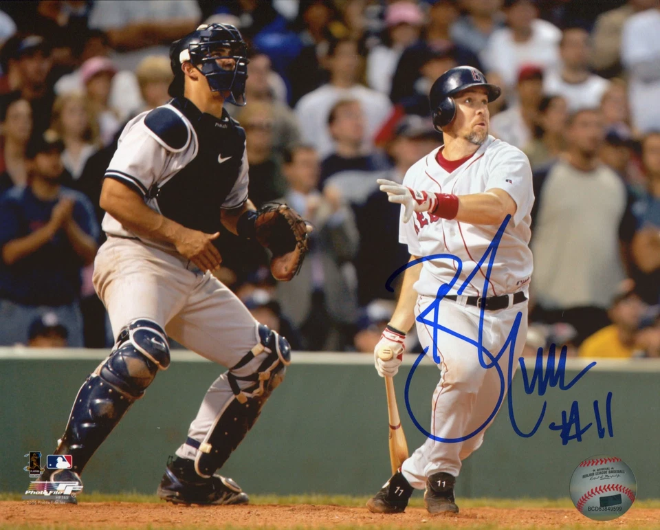 HOLLYWOOD COLLECTIBLES Bill Mueller Autographed Boston Red Sox 8x10 Photo