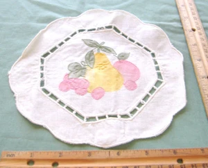 SEVEN 1/2 INCH ROUND WHITE DOILY WITH FRUIT DETAILS~A - Picture 1 of 4