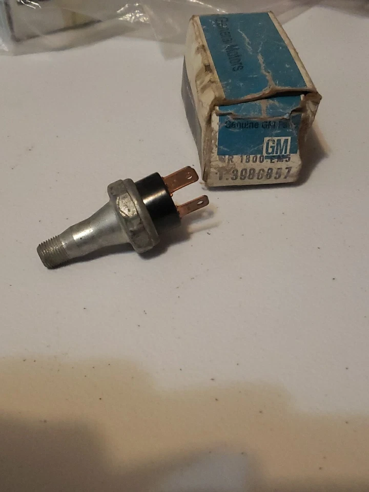 NOS 1971-77 Chevrolet Vega oil temperature sender nos gm PART# 3986857 - Image 1 of 1