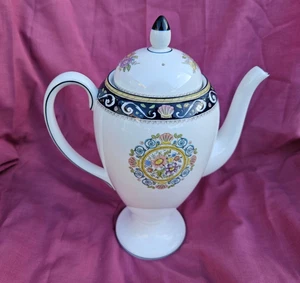 Wedgwood RUNNYMEDE. Azul oscuro. Cafetera. 2 pint. 5 - 6 tazas. - Imagen 1 de 8