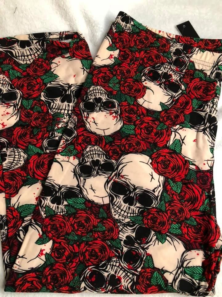 New Skull and Roses Plus Size Capri Leggings FREE SHIPPING!  - Image 1 of 1