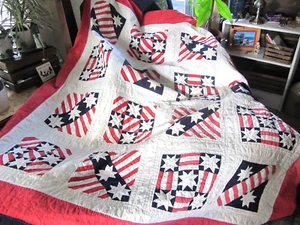 Patriotic handmade quilt - Picture 1 of 3