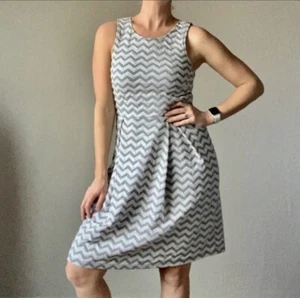 41 Weißdorn Chevron schwarz weiß ärmellos U-Ausschnitt kurzes Kleid Medium Damen - Bild 1 von 5