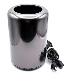Apple Mac Pro A1481 fine 2013 Xeon 6Core 3,5 GHz 32 GB 500 GB SSD Dual FirePro D500 - Foto 1 di 2