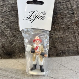 Figurina vintage Lefton 1989 VILLAGGIO COLONIALE pompiere Bud Michaels #07331 - Foto 1 di 5