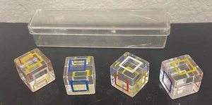 1968 schöne Würfel Vintage Klar Lucite Würfel Puzzle Spiel 4 Farben Funtastic - Bild 1 von 4