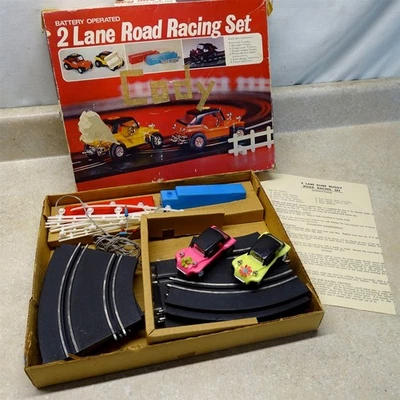 Juego de carreras de carretera vintage de 2 carriles con caja, coches buggy de 2 dunas, ranura, pista, batería operativa Foto 1 de 4